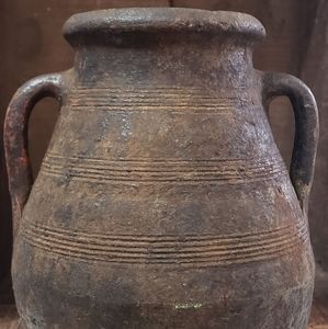 Decorative pottery vase